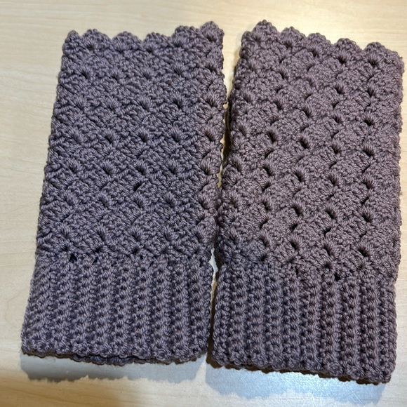 Handmade fingerless mittens - Picture 3 of 5